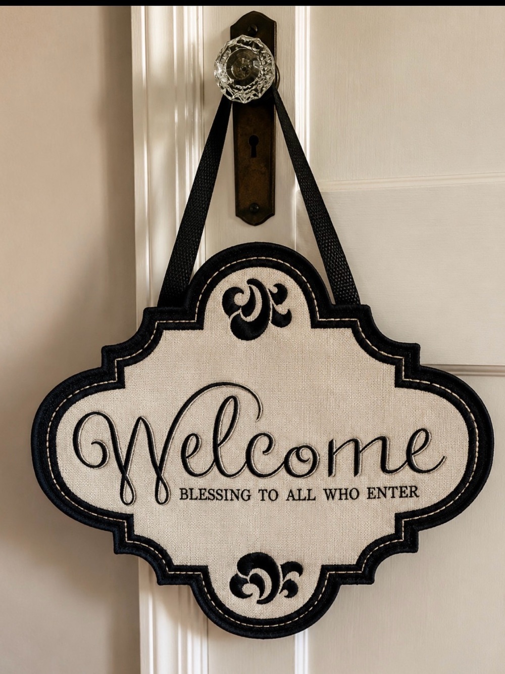 Welcome Door Hanging Sign in Black and Cream